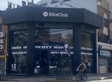 Local comercial · 90m² · Oportunidad! Local en Excelente Esquina Doble Altura 90 m² Zona Outlet!