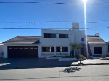 Casa · 360m² · 5 Ambientes · 2 Cocheras · Casa en Venta Urca en La Mejor Ubic. Apta Crédito, 3d + Aa Central + Hab Servicio + Quincho, Pileta