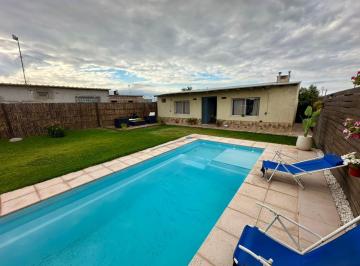Casa · 70m² · 2 Ambientes · 2 Cocheras · Casa Quincho con Piscina Barrio Privado Agata