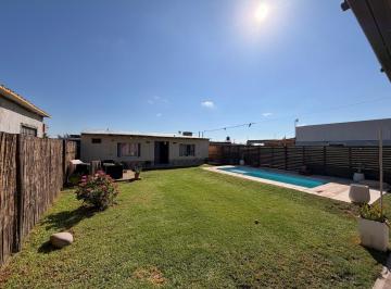 Casa · 70m² · 2 Ambientes · 2 Cocheras · Casa Quincho con Piscina Barrio Privado Agata