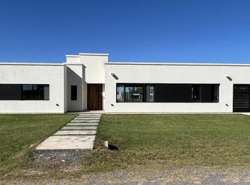 Casa de 4 ambientes, Luján · Casa en Venta a Estrenar Barrio Los Juncos, Luján