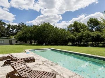 Quinta vacacional · 713m² · 11 Ambientes · 6 Cocheras · Venta. Chacra La Esperanza. Pilar