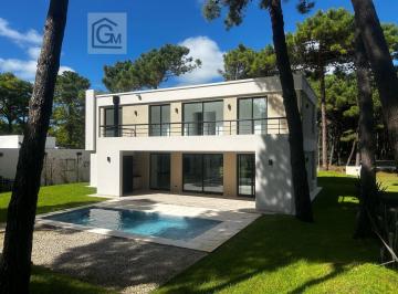 Casa · 240m² · 5 Ambientes · 2 Cocheras · Espectacular Casa a Estrenar Pinamar Norte a 3 Cdas Balneario Botavara.