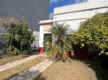 Local comercial · 139m² · 4 Ambientes · 1 Cochera · Casa Para Alquiler Como Local Comercial en Centro de Banfield Este