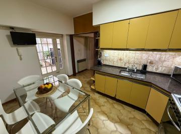 Casa · 265m² · 7 Ambientes · 1 Cochera · Casa Caseros