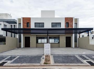 Casa · 144m² · 2 Dormitorios · 2 Cocheras · Claros Village Oportunidad! Dúplex con Cochera Doble y Patio
