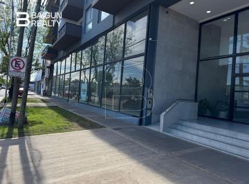 Local comercial · 359m² · 2 Cocheras · Local en Venta Y/o Alquiler, en Esquina