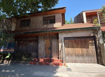 Casa · 241m² · 5 Ambientes · 2 Cocheras · Casa en Lomas de Zamora Este