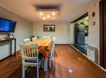 PH · 100m² · 5 Ambientes · Venta - Casa de Pasillo Tres Dorm. y Patio - Centro, Rosario
