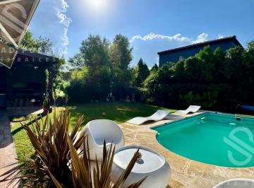 Casa · 121m² · 5 Ambientes · 5 Cocheras · Venta Hermosa Casa - El Hornero Pilar. Apta Credito.