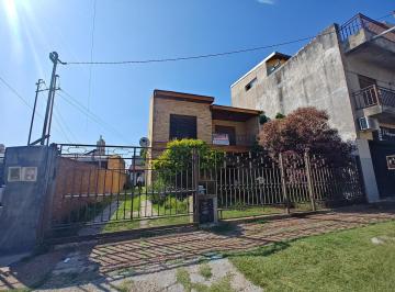 Casa · 149m² · 4 Ambientes · 1 Cochera · Casa en Venta en Isidro Casanova