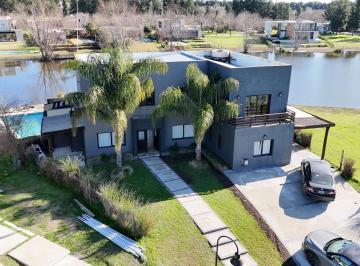 Casa · 199m² · 5 Dormitorios · 2 Cocheras · Casa Estilo Isleño - El Cazal - Se Toman Prop. Ó Vehículos