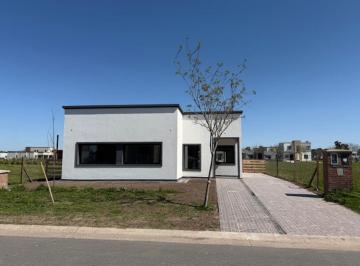 Casa de 5 ambientes, Pilar · Moderna Casa a Estrenar en San Pablo