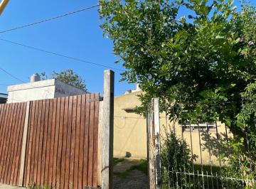 Casa · 70m² · 3 Ambientes · 1 Cochera · Casa - Ringuelet