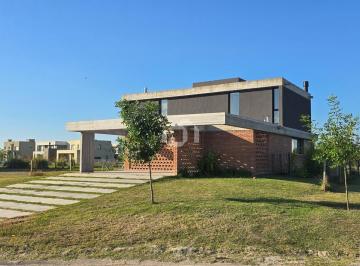 Casa · 215m² · 5 Ambientes · 2 Cocheras · Casa en Venta en El Naudir, Escobar, G. B. a. Zona Norte