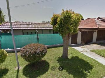 Casa · 229m² · 4 Ambientes · 2 Cocheras · Casa en Esquina Inmejorable Ubicacion