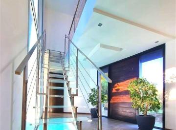 Casa · 308m² · 7 Ambientes · Casa en Venta en Valle Escondido, Diseño y Solidez