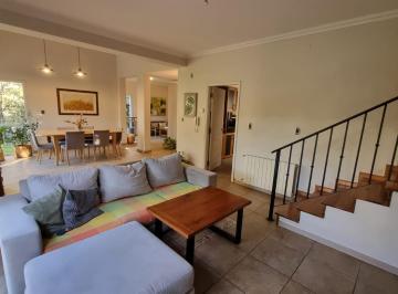 Casa · 280m² · 3 Dormitorios · 2 Cocheras · Casa en Alquiler
