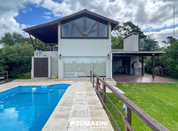 Casa · 157m² · 3 Ambientes · Alquiler Temporada - Chalet de 3 Amb. con Parque y Piscina