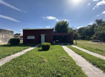 Casa · 70m² · 4 Ambientes · 1 Cochera · Casa en Torres, Luján