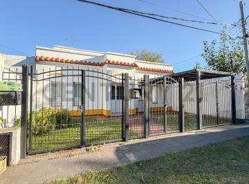 Casa · 172m² · 5 Ambientes · 2 Cocheras · Casa en Venta en La Plata Ideal Fines Comerciales, Gonnet Verde, Cochera