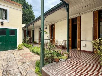 Casa · 375m² · 5 Ambientes · 2 Cocheras · Casa en La Perla Apta Uso Profesional