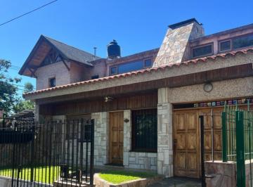 Casa · 83m² · 5 Ambientes · 2 Cocheras · Hermosa Casa en B° Lomas de Alberdi