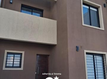 Casa · 105m² · 4 Ambientes · 1 Cochera · Duplex a Estrenar
