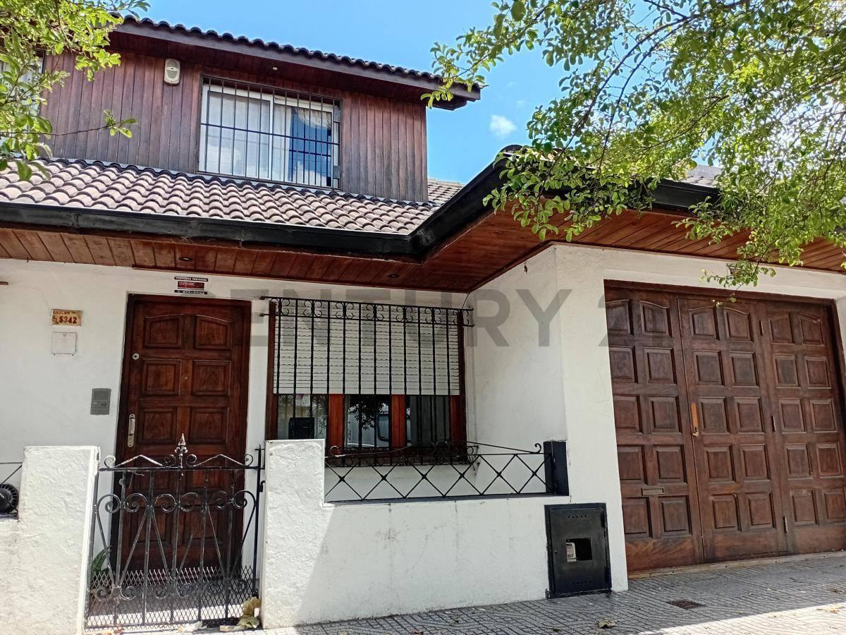 Casa 4 amb, 165m² con cochera para 2 autos — Don Bosco