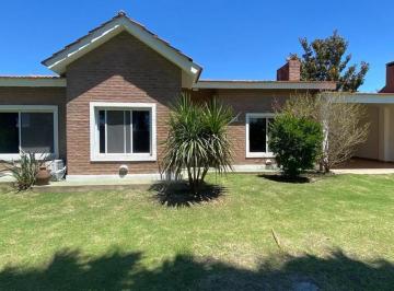 Casa · 227m² · 4 Ambientes · 2 Cocheras · Se Vende Casa en Bº San Isidro 3 Dorm. Apta Credito