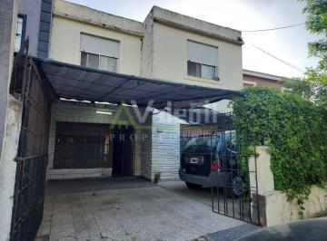 Casa de 5 ambientes, Hurlingham · Casa 2 Familias en Venta 5 Ambientes C/ Patio y Cochera, Barrio Ingles, Hurlingham