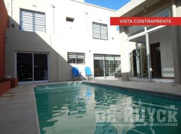 Casa · 330m² · 4 Ambientes · 2 Cocheras · Casa en Venta en Quilmes Oeste