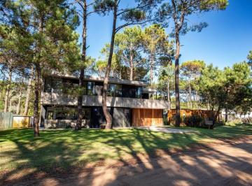 Casa · 265m² · 5 Ambientes · 2 Cocheras · Casa en Venta 5 Ambientes Isla del Golf Pinamar