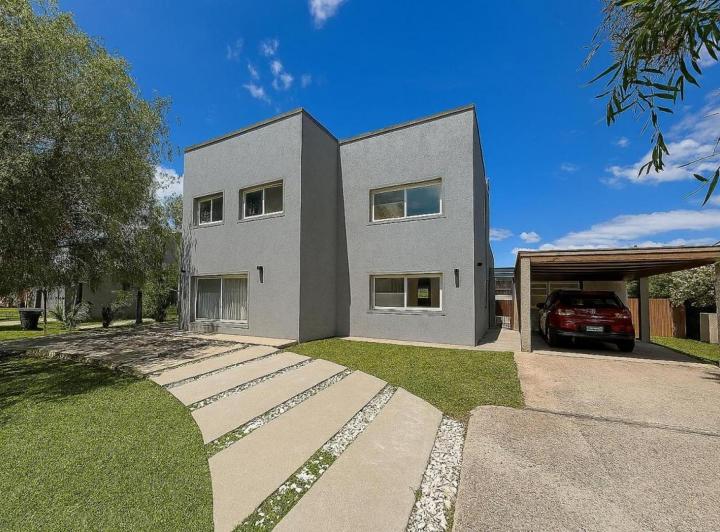 Casa · 340m² · 5 Ambientes · 4 Cocheras