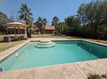 Casa de 7 ambientes, Ciudad de Mendoza · Casa 5 Dorm. 410 m² con Piscina en Barrio Dalvian, Mendoza