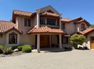 Casa de 7 ambientes, Ciudad de Mendoza · Casa 5 Dorm. 410 m² con Piscina en Barrio Dalvian, Mendoza