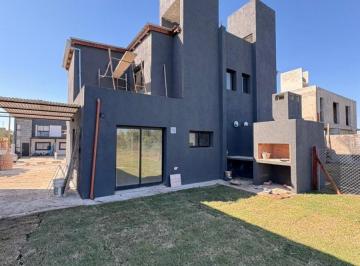 Casa · 100m² · 4 Ambientes · 2 Cocheras · En Venta Hermoso Duplex 3hab a Estrenar en Docta