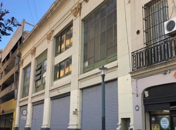 Local comercial · 1890m² · 1 Cochera · Imponente Edificio en Block en Monserrat