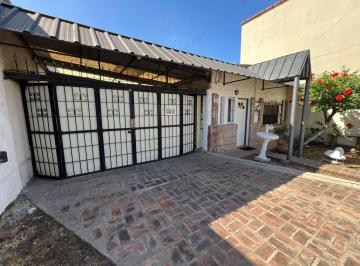 Casa · 200m² · 5 Ambientes · Casa en Villa Elvira