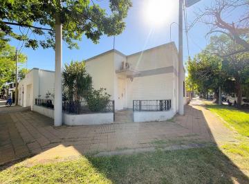 Casa · 179m² · 5 Ambientes · 1 Cochera · Propiedad en Barrio Mosconi