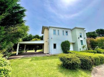 Casa · 150m² · 4 Ambientes · 7 Cocheras · Casa en Alquiler Rumenco