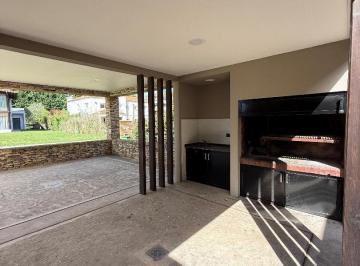 Casa · 200m² · 4 Ambientes · 2 Cocheras · Hermosa Casa en Rumenco