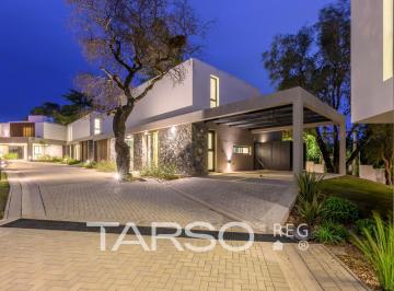 Casa · 221m² · 3 Dormitorios · 2 Cocheras · Casa a Estrenar en Venta de 3 Dorm. en en Villa Warcalde.