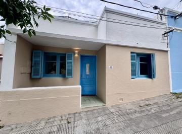 Casa · 67m² · 3 Ambientes · Casa en Venta de 2 Dorm. y Patio Céntrica en Colonia