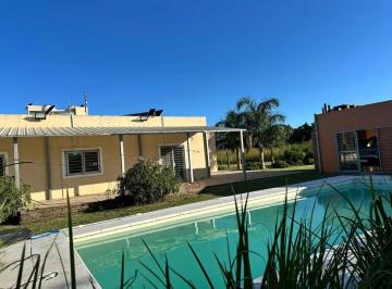 Casa · 242m² · 5 Ambientes · 3 Cocheras · Colonia Tirolesa