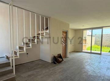 Casa · 74m² · 5 Ambientes · 1 Cochera · Venta de Duplex en Barrio Esmeralda, Santa Fe.