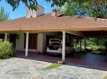 Quinta vacacional · 214m² · 5 Ambientes · 2 Cocheras · Hermosa Casa Quinta en Monte Grande