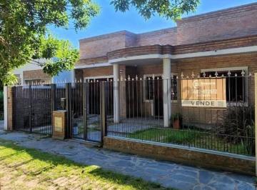 Casa · 144m² · 4 Ambientes · Casa a La Venta en Barrio Pizzurno Rafaela