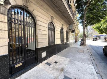 Departamento · 90m² · 4 Ambientes · Retasado! Piso de 90 m² Al Frente. en Viamonte y Larrea. Zona Facultad de Medicina