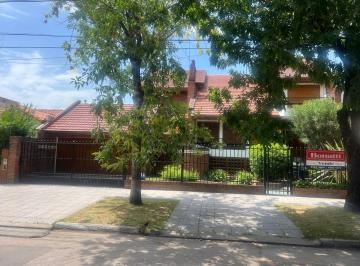 Casa · 443m² · 10 Ambientes · 3 Cocheras · Casa - Banfield Oeste